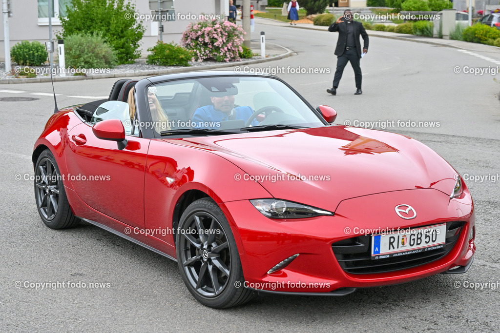 Hohenzell_ Empfang Miss Austria 2023_ Valentina Bleckenwegner_ 02.07.2023-2 | 02.07.2023, Hohenzell, AUT, Empfang Miss Austria 2023, Valentina Bleckenwegner, im Bild Valentina wird im Cabrio von Papa Peter vorgefahren