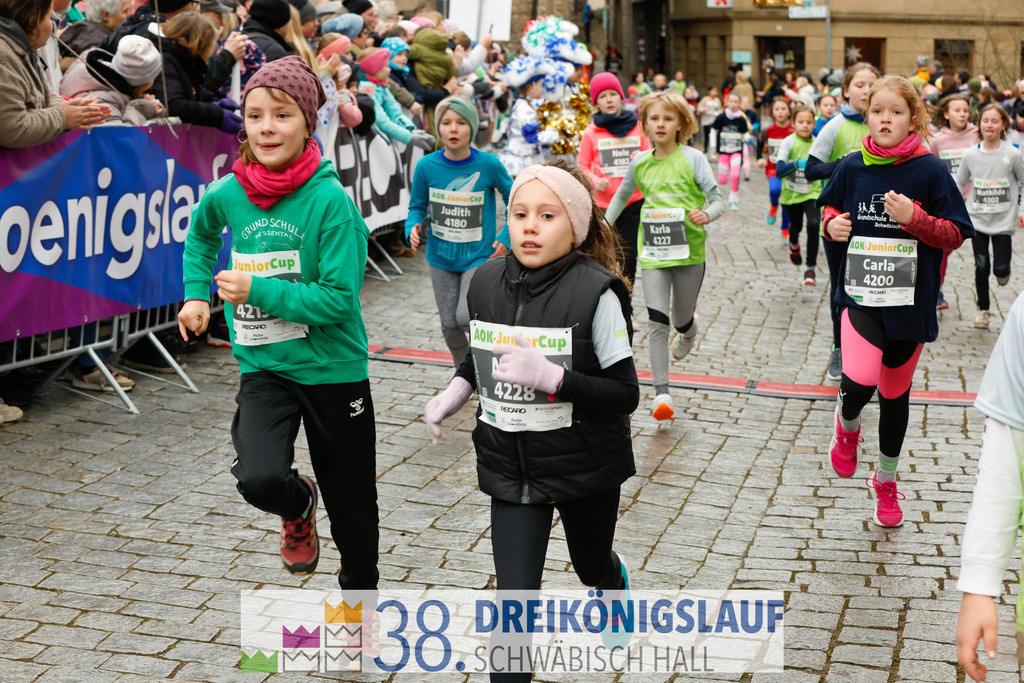 400m AOK Junior Cup | 3 Koenigslauf 2024 400m AOK Junior Cup - Realisiert mit Pictrs.com