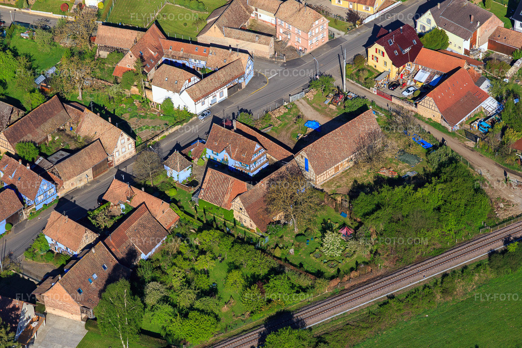 Aerial view: Jardins de la Ferme Bleue in Uttenhoffen in the state Bas-Rhin, France.Photo: IMG_099422.jpg taken on 04/30/2017 by Werner Riehm/FLY-FOTO.comResolution of the original: 5472 x 3648 pxJardins de la Ferme Bleue \xc3\xa0 Uttenhoffen en Alsace