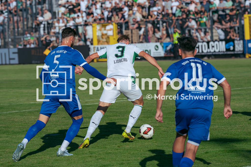 SSVg Velbert 02 – Borussia Mönchengladbach | Isac Alexi Sivert Lidberg (Borussia Mönchengladbach) am Ball. Testspiel zwischen der SSVg Velbert 02 und Borussia Mönchengladbach in Velbert, 12.08.2026. Endstand: 0:8. sportimfokus / Marcel Schwering - Realisiert mit Pictrs.com