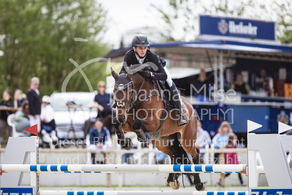 240428_Spenge_M2-Spr-108 | Deine schönsten Turniermomente als professionelle Fotos! Entdecke hochwertige Pferdesport-Fotografie im Online-Shop. Jetzt Fotos finden & bestellen!