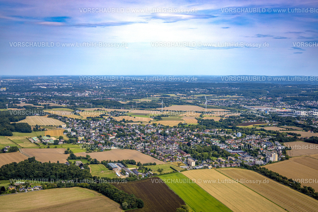 Witten250805073 | Luftbild, Wohngebiet Ortsansicht Ortsteil Witten-Stockum, Windräder und Fernsicht mit blauem Himmel, Blick nach Dortmund, Stockum, Witten, Ruhrgebiet, Nordrhein-Westfalen, Deutschland