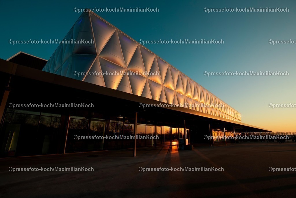 EHF19012603010 | 19.01.2026, Handball, Men's EHF EURO 2026, Deutschland - Spanien, Jyske Bank Boxen in Herning, Dänemark, Preliminary Round: Aussenansicht der Jyske Bank Boxen im Sonnenuntergang Abendlicht Abends Abendstimmung zur Blauen Stunde 