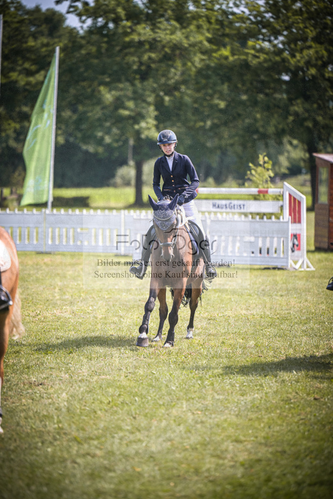 DOS_3693 | Entdecke hochwertige Reitturnierfotos von Foto Oger. Professionell, emotional und authentisch – jetzt Lieblingsmomente im Shop bestellen.Deutschlandweite Turnierfotografie. - Realisiert mit Pictrs.com