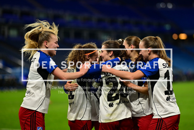 Fußball I Frauen I Saison 2025-2026 I DFB-Pokal I Achtelfinale I Hamburger SV - Bayer 04 Leverkusen I 16881 | Der Sportfotograf. - Realisiert mit Pictrs.com