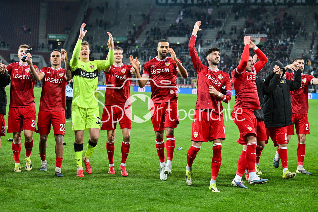 FC Augsburg - VfB Stuttgart | AUGSBURG, GERMANY - 22. MAERZ: die Spieler der Gäste feiern zusammen mit den Fans den Sieg in Augsburg während dem Bundesligamatch zwischen dem FC Augsburg und dem VfB Stuttgart am 27. Spieltag in der WWK Arena / DFL REGULATIONS PROHIBIT ANY USE OF PHOTOGRAPHS AS IMAGE SEQUENCES AND/OR QUASI-VIDEO