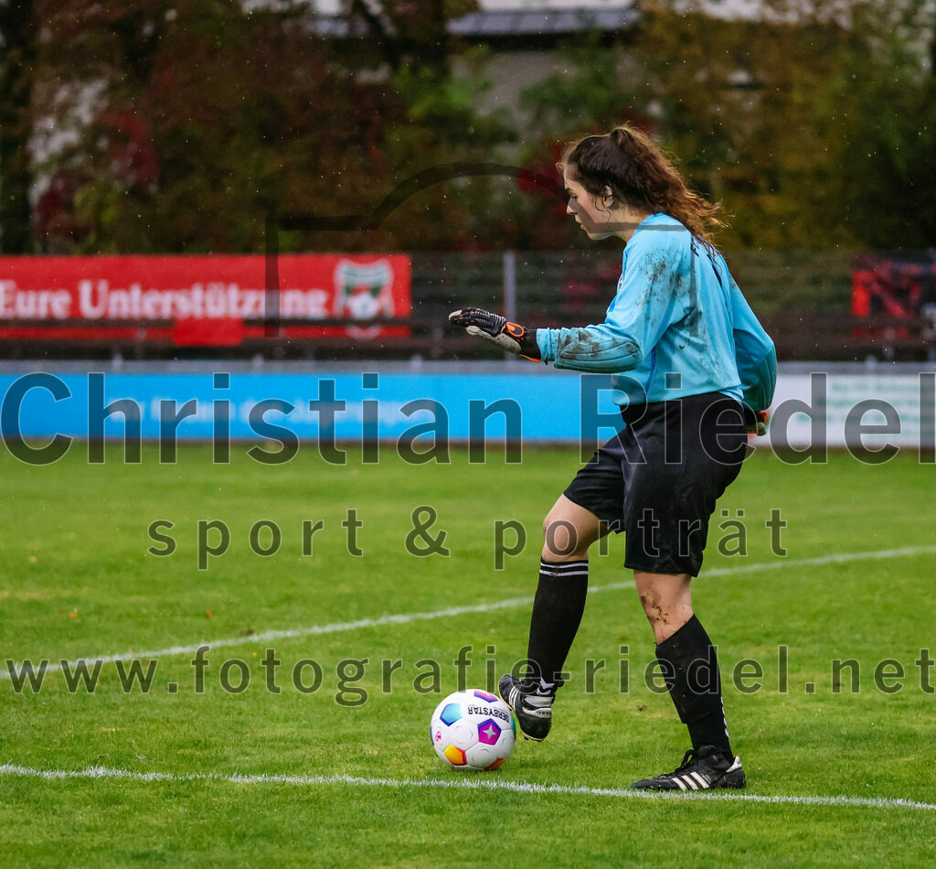 2023-10-14_087_FC_Schwaig_gegen_SV_Schechen | Oberding, Deutschland, 14.10.2023:
Fußball, Bezirksliga 2023 / 2024, 6. Spieltag, FC Schwaig gegen SV Schechen, Endergebnis: 4:3

Torfrau Sophie Zeilhofer (FC Schwaig, #1)

Foto: Christian Riedel / fotografie-riedel.net
