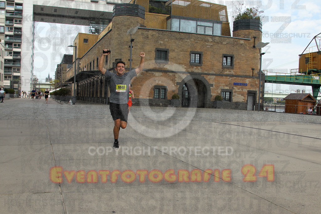 250920_1322_EV4_5329 | Sportfotografie im Rhein-Sieg Kreis, Köln, Bonn, NRW, Rheinland Pfalz, Hessen, etc. Unser Tätigkeitsfeld umfasst den Laufsport vom Volkslauf über den Marathon, Duathlon, Triathon bis zum Ultralauf wie Kölnpfad Ultra oder Schindertrail.