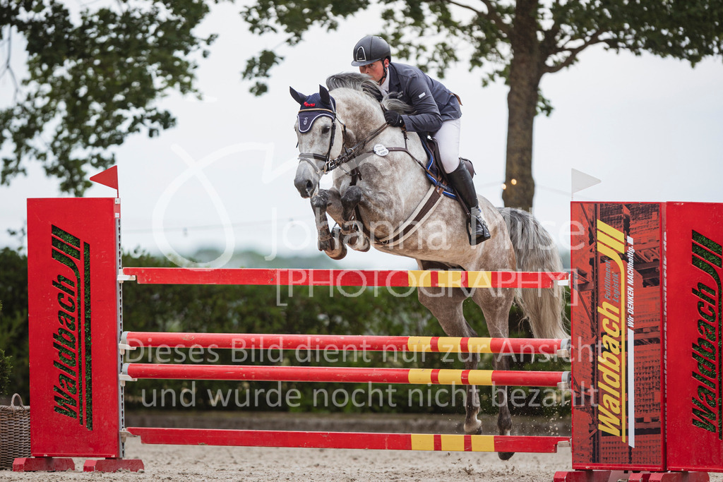 240614_Lemwerder_M2-Springen-479 | Deine schönsten Turniermomente als professionelle Fotos! Entdecke hochwertige Pferdesport-Fotografie im Online-Shop. Jetzt Fotos finden & bestellen!