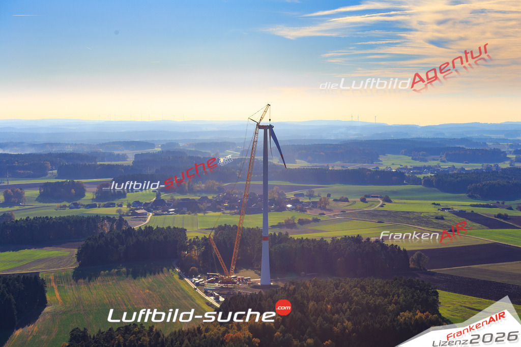 Die Luftaufnahme Windrad_reparatur - Kasendorf wurde 2017 mittels Flugzeug (keine Drohne) erstellt. Perfekte Schärfe und Druck- Auflösung- Garantiert!
