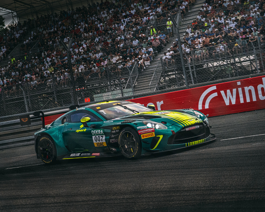 TXO02612 | Exklusive Motorsport-Fotografie aus Leipzig von TXO Media – für Rennfahrer, Teams & Sponsoren. Sausemuth liefert starke Bilder, die Emotion zeigen. Jetzt buchen & glänzen! - Realisiert mit Pictrs.com