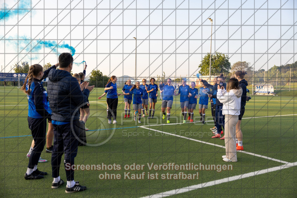 20260508_195755_0516_(c)_by_PhotoPeet | #,TSV Eschenbach (hell) vs. TSV Weilheim (rot), Fußball, C-Juniorinnen Kreisstaffel 2, Bezirk Neckar/Fils, 07.Spieltag,  Saison 2025/2026, Kunstrasenplatz, Schlater Straße, 73107 Eschenbach, 08.05.2026 - 18:30 Uhr,Foto: PhotoPeet / Sport- &amp; Eventfotografie / Peter Harich
