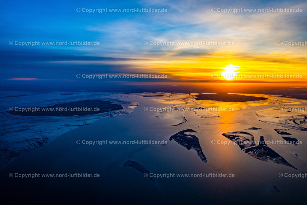 Pellworm_Halbinsel_Nordstrand_Sonnenaufgang_ELS_3415010523 | PELLWORM 01.05.2023 Küstenbereich der nordfriesischen Nordsee-Insel Pellworm im Sonnenaufgang im Bundesland Schleswig-Holstein, Deutschland. // Coastal area of a??a??the North Frisian North Sea island Pellworm in sunrise in the state Schleswig-Holstein, Germany. Foto: Martin Elsen