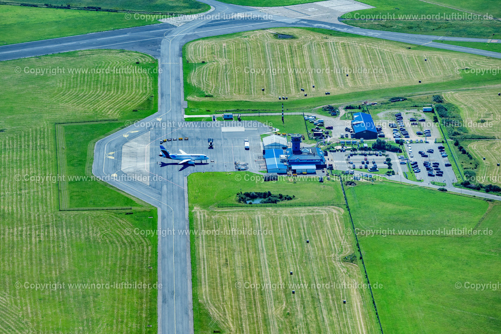 Sylt_Westerland_Flughafen_Airport_Eurowings_A319100_Dagwu_ELS_5002130825 | SYLT 21.06.2025 Start- und Landebahnen mit Rollwegen Hangaranlagen und Terminals auf dem Gelände des Flughafen Westerland auf der Insel Sylt im Bundesland Schleswig-Holstein, Deutschland. // Runway with hangar taxiways and terminals on the grounds of the airport Westerland at the island Sylt in the state Schleswig-Holstein, Germany. Foto: Martin Elsen