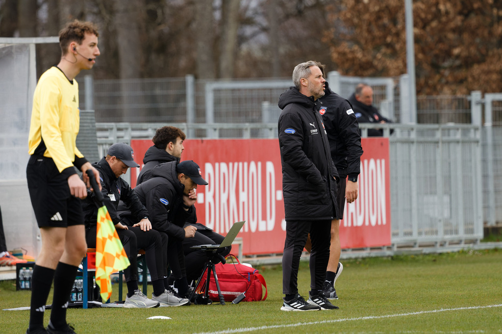 20260412-FCHS04_014 | 1.FC Heidenheim 1846 vs. FC Schalke 04, Fußball, U19, A-Junioren, NWL, U19-DFB-Nachwusliga, 2025/2026, 8. Spieltag, 12.04.2026 in Heidenheim, Walter-Birkhold-Jugendstadion (Foto: Michael Bulling) - Realisiert mit Pictrs.com