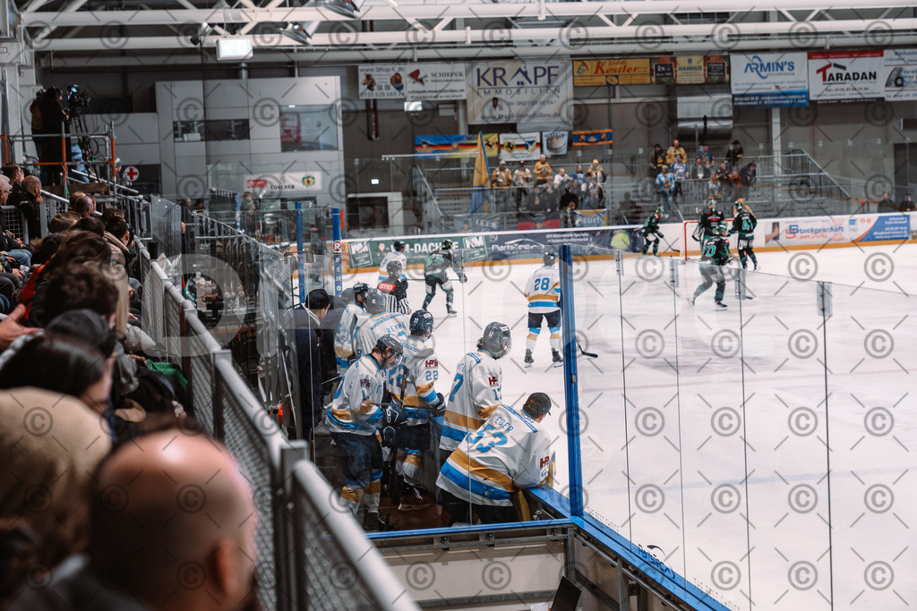 Alligators_vs_Stuttgart_16_11_2025-64 | Höchstadt Alligators Fotogalerie: Eishockey-Action aus Franken. Professionelle Spielfotos, Portraits & Stadionbilder zum Download. Jetzt entdecken! - Realisiert mit Pictrs.com