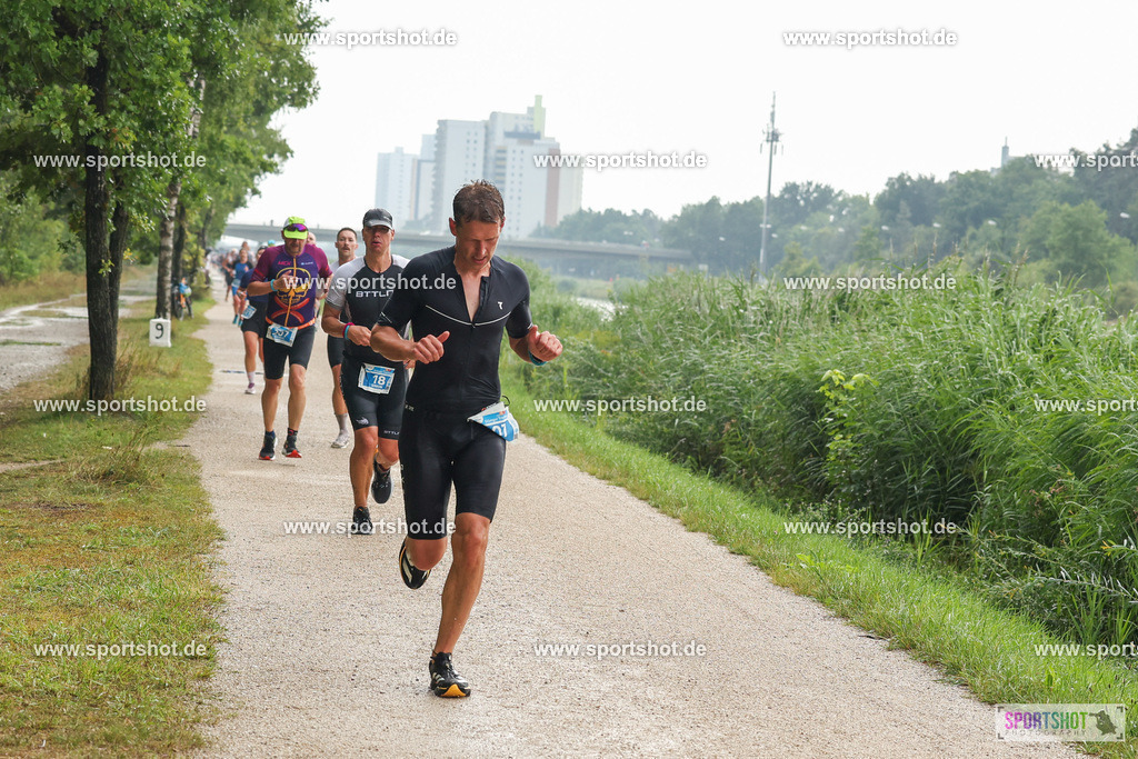 LUR_1470 | 34. M-net Erlanger Triathlon 2025 #erlangertriathlon  #mnettriathlon2025 #mnettriathlon #team #olympischedistanz #mitteldistanz #triathlon #maindonaukanal  #erlangertriathlon2025 #yourpictrs #tv1848 #tv1848erlangen  #triathlonbayern #sportinerlangen #demsportverbunden #sportshot_your_pictrs Copyright: www.sportshot.de