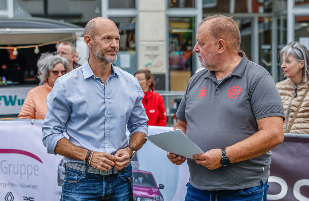 top-top.de 240913-050 | Foto, Video, Fotografie, Videografie, Fotobox, DJ, Discjockey, Musik, Musikbox, Veranstaltung, Photobooth, Amazon, Ebay, Buchtipp, Bestseller, Autor, Verlag, Buch, Wesel, Hamminkeln, NRW, Dinslaken, Rees, Drohne, Hochzeit, Party, Fotobox, Wesel, Fotograf