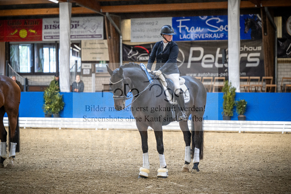 DOS_0052 | Entdecke hochwertige Reitturnierfotos von Foto Oger. Professionell, emotional und authentisch – jetzt Lieblingsmomente im Shop bestellen.Deutschlandweite Turnierfotografie. - Realisiert mit Pictrs.com