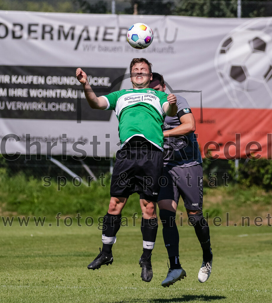 2023-08-20_042_SV_Hohenlinden_gegen_SV_Buch | Hohenlinden, Deutschland, 20.08.2023:
Fußball, A-Klasse 2023 / 2024, 1. Spieltag, SV Hohenlinden gegen SV Bruck, Endergebnis: 5:1

Ludwig Grabmaier (SV Bruck, #7), Maximilian Baum (SV Hohenlinden, #16)

Foto: Christian Riedel / fotografie-riedel.net