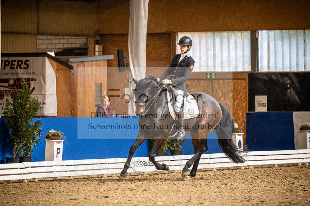 DOS_1634 | Entdecke hochwertige Reitturnierfotos von Foto Oger. Professionell, emotional und authentisch – jetzt Lieblingsmomente im Shop bestellen.Deutschlandweite Turnierfotografie. - Realisiert mit Pictrs.com