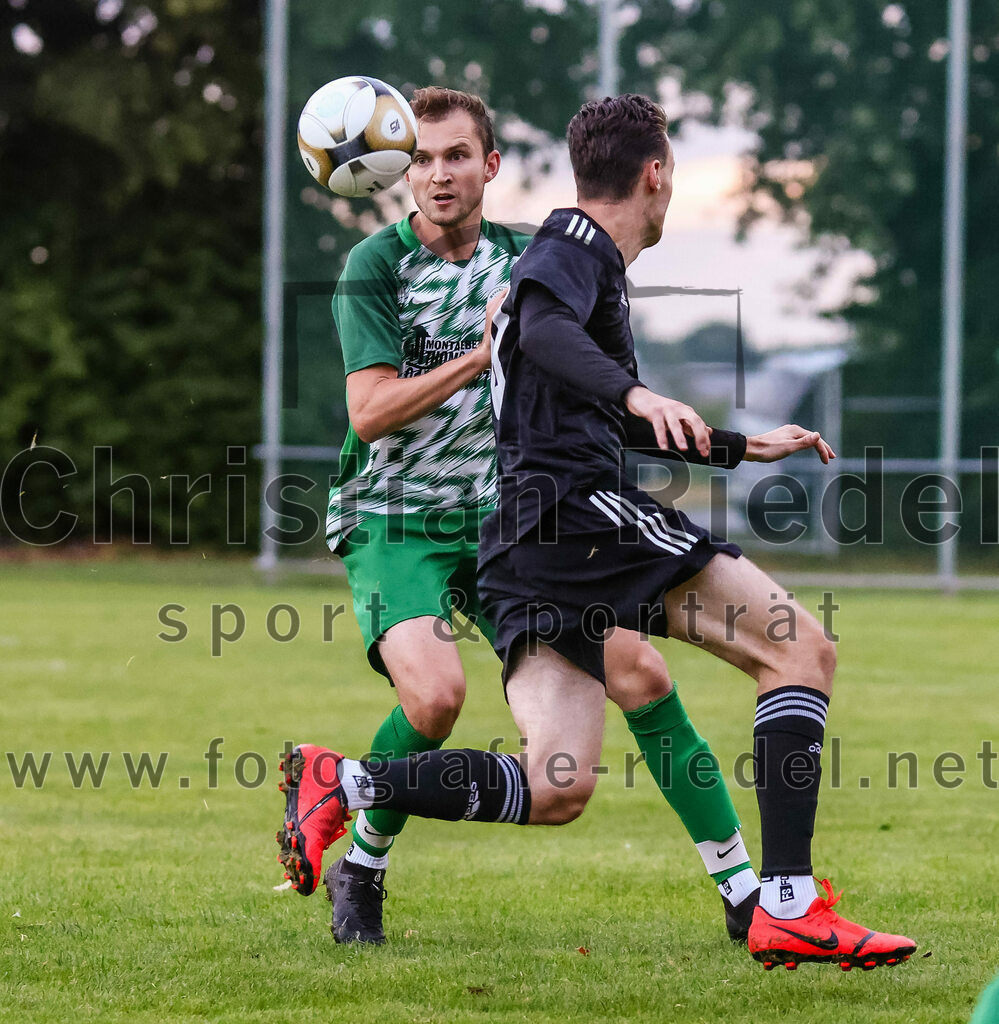 2023-07-25_069_SpVgg_Neuching_gegen_FC_Finsing | Neuching, Deutschland, 25.07.2023:
Fußball, A-Klasse 2023 / 2024, Toto Pokal, SpVgg Neuching gegen FC Finsing, Endergebnis: 2:4

Mathias Haberthaler (SpVgg Neuching, #17), Leon Engelhard (FC Finsing, #20)

Foto: Christian Riedel / fotografie-riedel.net