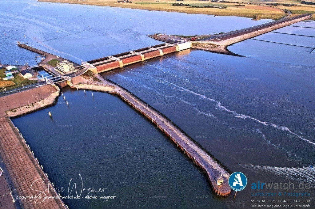 Eider-Sperrwerk - Nordfriesland  | Entdecken Sie atemberaubende Luftbilder und Fotografien auf airwatch.de - Tauchen Sie ein in eine Welt voller faszinierender Aufnahmen aus der Vogelperspektive.