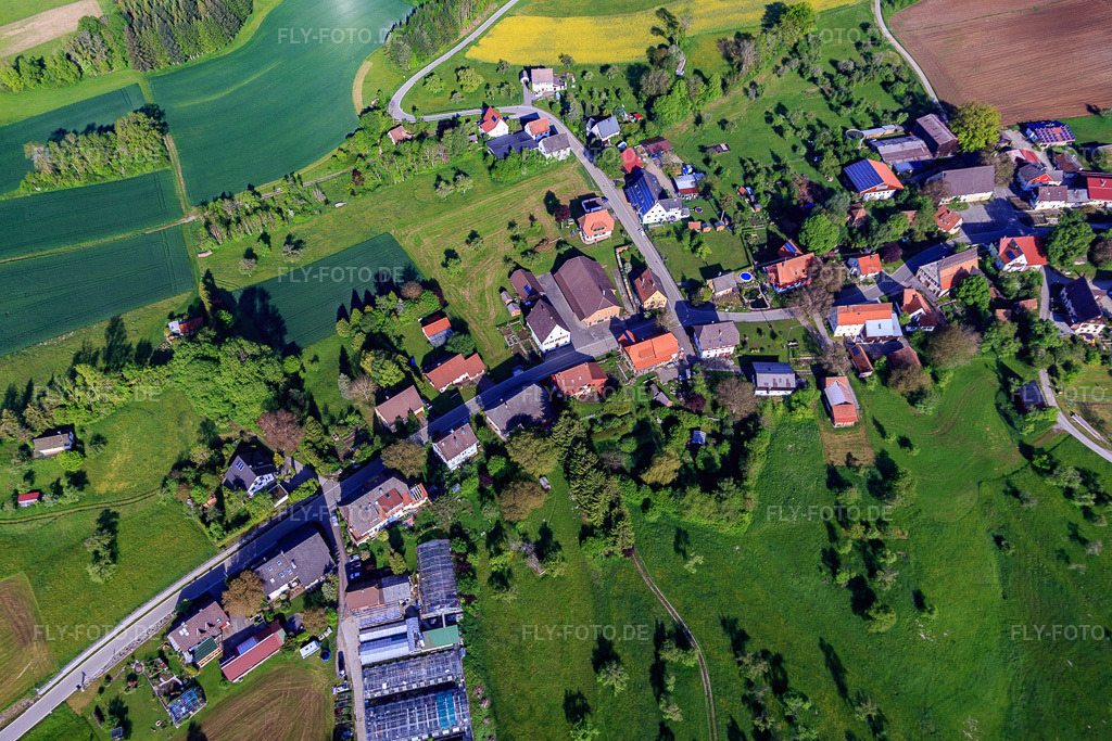 Luftbild: Dorfansicht von Osten im Ortsteil Gundelshausen in Dornhan im Bundesland Baden-Württemberg in Deutschland. Foto: IMG_114384.jpg vom 30.05.2019 durch Werner Riehm/FLY-FOTO.de