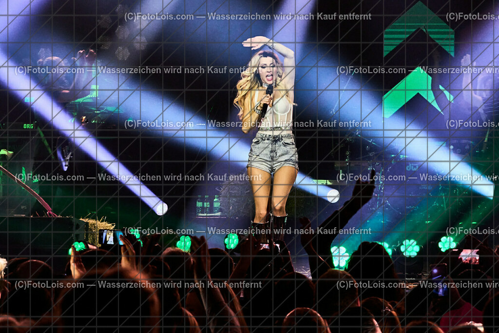 ALP4394_BergBauernTour-Konzert_Naschenweng Melissa | (C)FotoLois.com, Alois Spandl, BergBauernTour 2023 - Melissa Naschenweng, Tourstop in Wieselburg, Konzert im NV-Forum Wieselburg, Sa 8. April 2023.