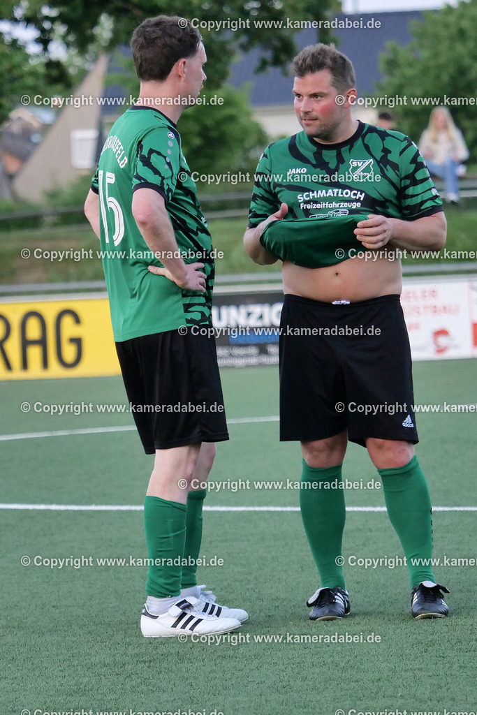 Fußball Kreispokal 25/26 Ü 32 : Spiel um Platz 3 : SV 08/29 Friedrichsfeld - SV Ringenberg AH  2 : 1 | Fußball Kreispokal 25/26 Ü 32 : Spiel um Platz 3 : SV 08/29 Friedrichsfeld - SV Ringenberg AH  2 : 1Spielort : Voerde Friedrichsfeld - Realisiert mit Pictrs.com