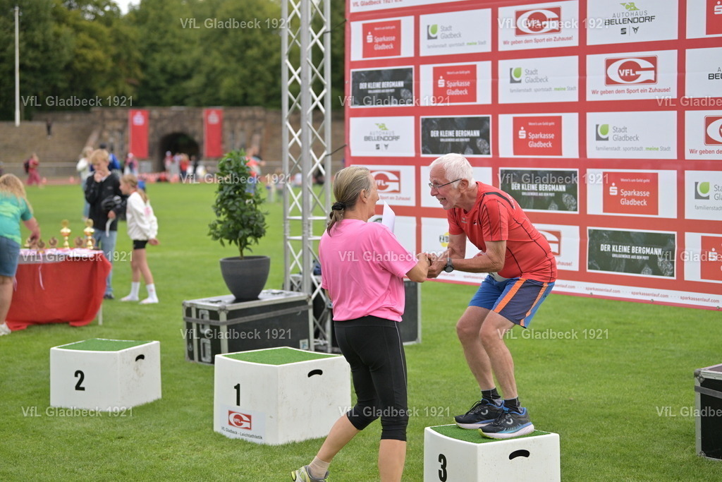 2026-08-23_Sparkassenlauf_Siegerehr_KH_00054 | Die Fotografen - Realisiert mit Pictrs.com