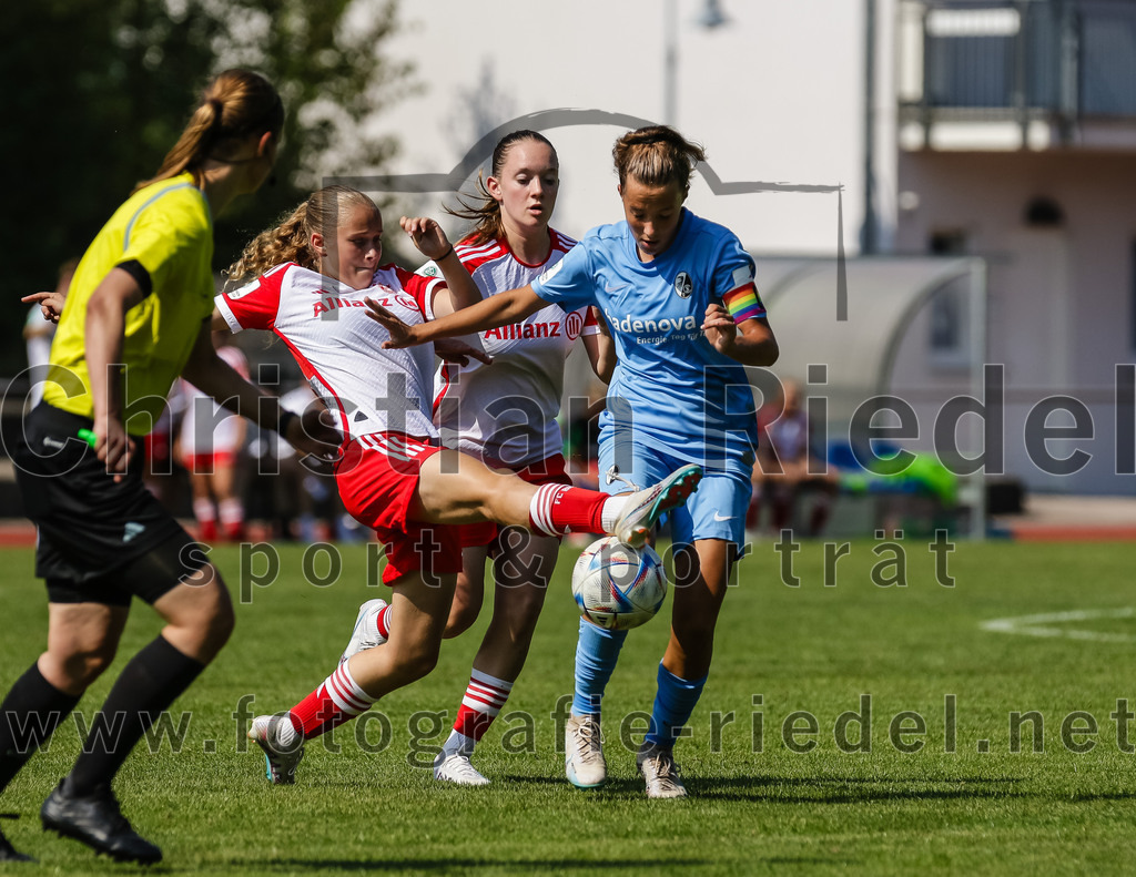 2023-09-09_068_FC_Bayern_Muenchen_gegen_SC_Freiburg | Aschheim, Deutschland, 09.09.2023:
Fußball, B-Juniorinnen-Bundesliga Süd 2023 / 2024, 1. Spieltag, FC Bayern München gegen SC Freiburg, Endergebnis: 4:0

Foto: Christian Riedel / fotografie-riedel.net