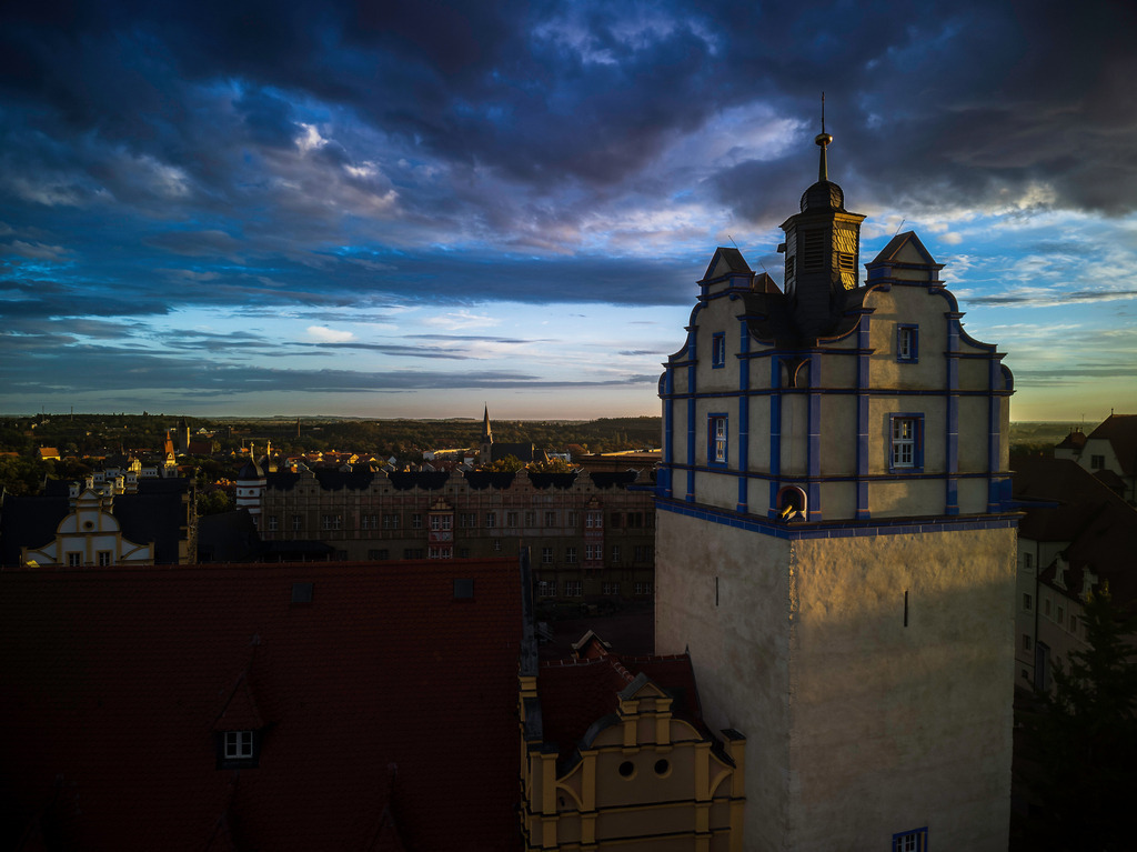 Blauer Turm zum Sonnenaufgang | Wir machen aus Ihren Bildern Erinnerungen für die Ewigkeit | Hochwertige Fotografien für Ihr zu Hause. - Realisiert mit Pictrs.com
