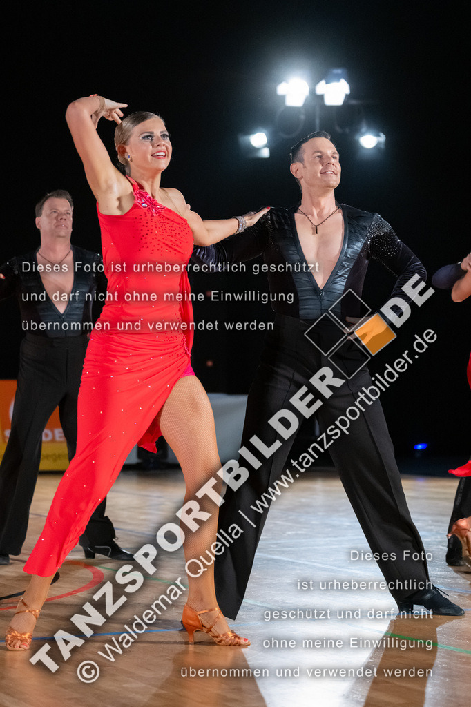 20250504-10166 | Hier finden Sie Tanz Bilder vom Latein und Standard Formationen tanzen. Sportbilder vom Tanzsport. Schöne Fotos und von Weltmeisterschaft, Europameisterschaft, Bundesliga, Regionalliga, Oberliga und Landesliga sowie von GOC Stuttgart, DanceComp, WM Bremen