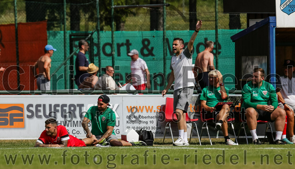2023-07-08_043_FC_Langengeisling_gegen_TSV_Buchbach | Erding, Deutschland, 08.07.2023:
Fußball, Bezirksliga Oberbayern Ost 2023 / 2024, Testspiel, FC Langengeisling gegen TSV Buchbach, Endergebnis: 0:6

Trainer Alexander Käs (TSV Buchbach)

Foto: Christian Riedel / fotografie-riedel.net
