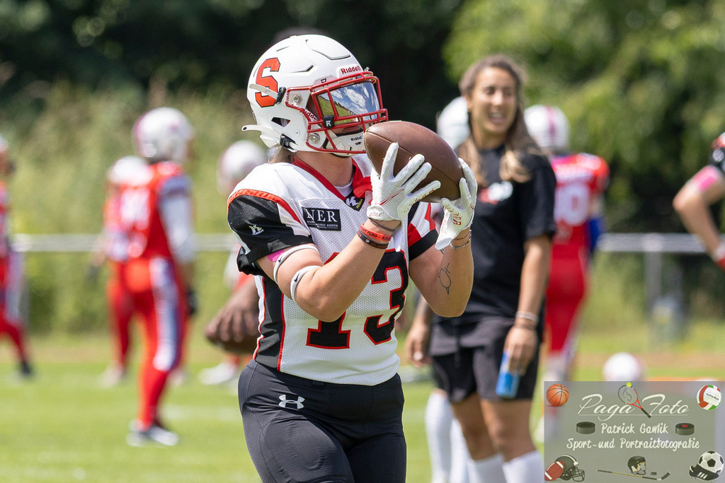 GFLW 1: German Football League Women 1: Rodgau Pioneers Ladies - Stuttgart Scorpions Sisters, 07.06.2026 | Nova Miranda Annica Semler (Stuttgart Scorpions Sisters #13) hat den Ball gefangen, Rodgau Pioneers Ladies - Stuttgart Scorpions Sisters, Rodgau, Maingau-Energie-Stadion "Am Weichsee", 7.6.2026 - Realisiert mit Pictrs.com