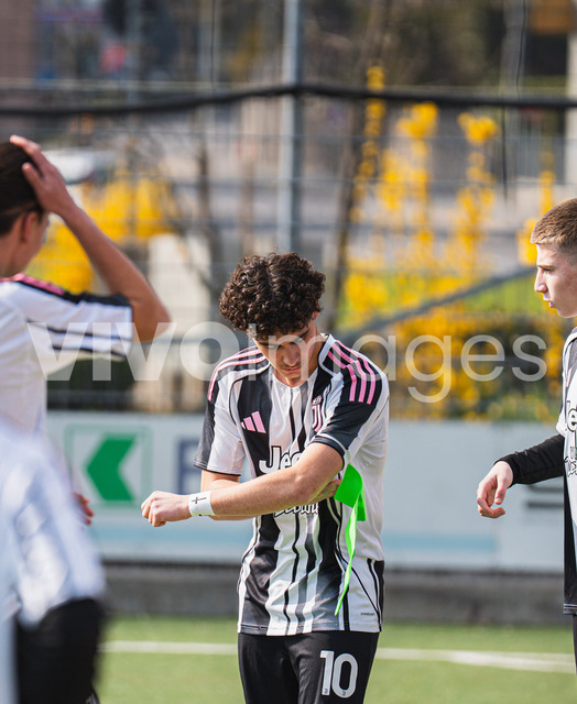 juv_lut_fmachado-0012 | Images from the Juniors B match between Juventus Academy and FC Lutry, played on 18 March 2026 in Lutry, Switzerland, featuring players, coaching staff and match action throughout the game.