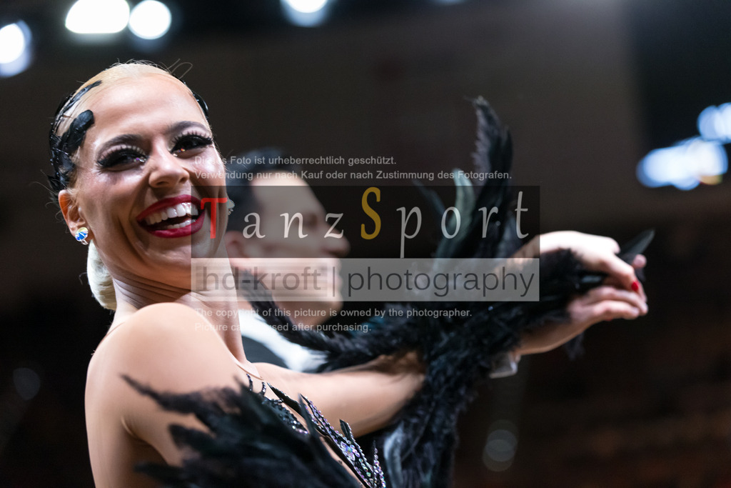 20241109_DM-Formationen_Vorrunde_2825 | Tanzsportbilder, Standardtanz, Lateintanz, WDSF, DTV, LTVB, dancecomp, goc, hessen tanzt, blaues band der spree, walzer, tango, wiener walzer, slowfox, quickstepp, samba, rumba, cha-cha-cha, paso doble. jive, hd-kroft photography, turniertanzsport