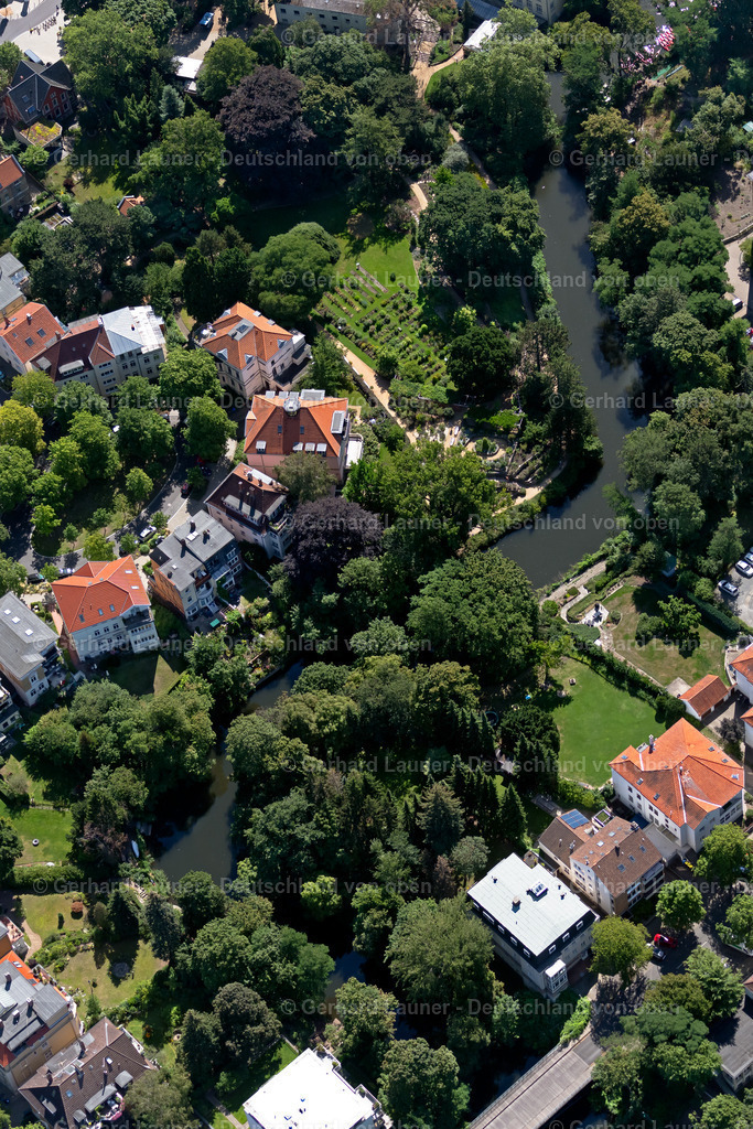 4035551 | BRAUNSCHWEIG 31.07.2020 Uferbereiche am Flußverlauf der Oker am botanischen Garten der TU Braunschweig in Braunschweig im Bundesland Niedersachsen, Deutschland. Weiterführende Informationen bei: Technische Universität Braunschweig. // Riparian zones on the course of the river Oker at the botanical garden of the TU Braunschweig in Brunswick in the state Lower Saxony, Germany. Further information at: Technische Universitaet Braunschweig. Foto: Gerhard Launer