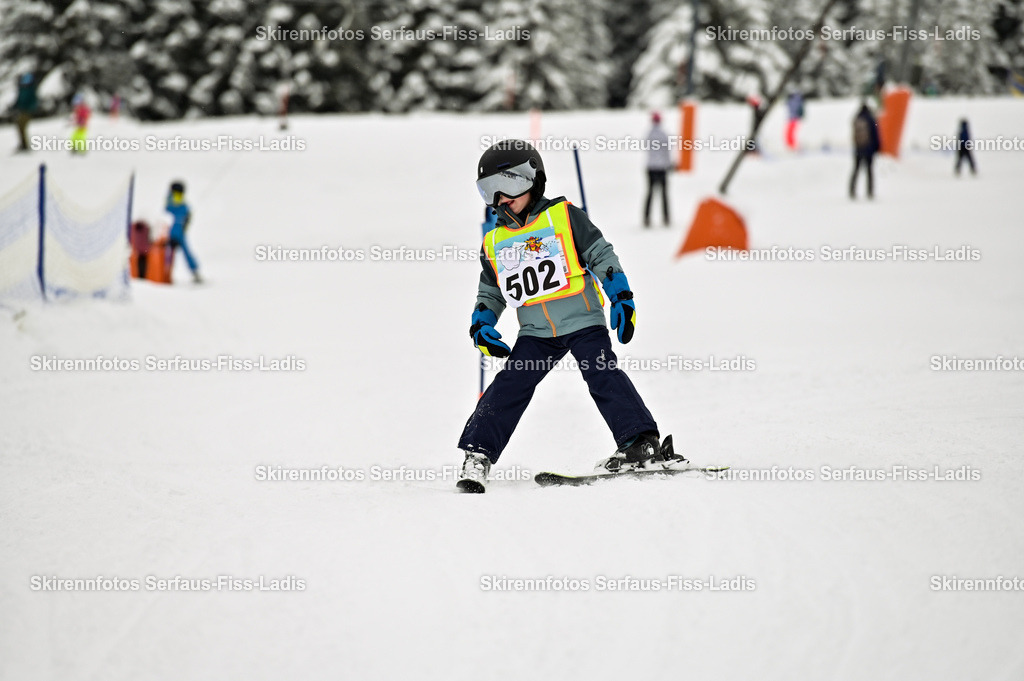 SRF_20.02.2026_0386 | Skirennfotos,Serfaus,Fiss,Ladis,Kinderskirennen,Winter,Tirol,Oberland,skirace,SFL,feelfree,weil wir's genießen,ski,Ski,skifahren,Sonnenplateau, - Realisiert mit Pictrs.com