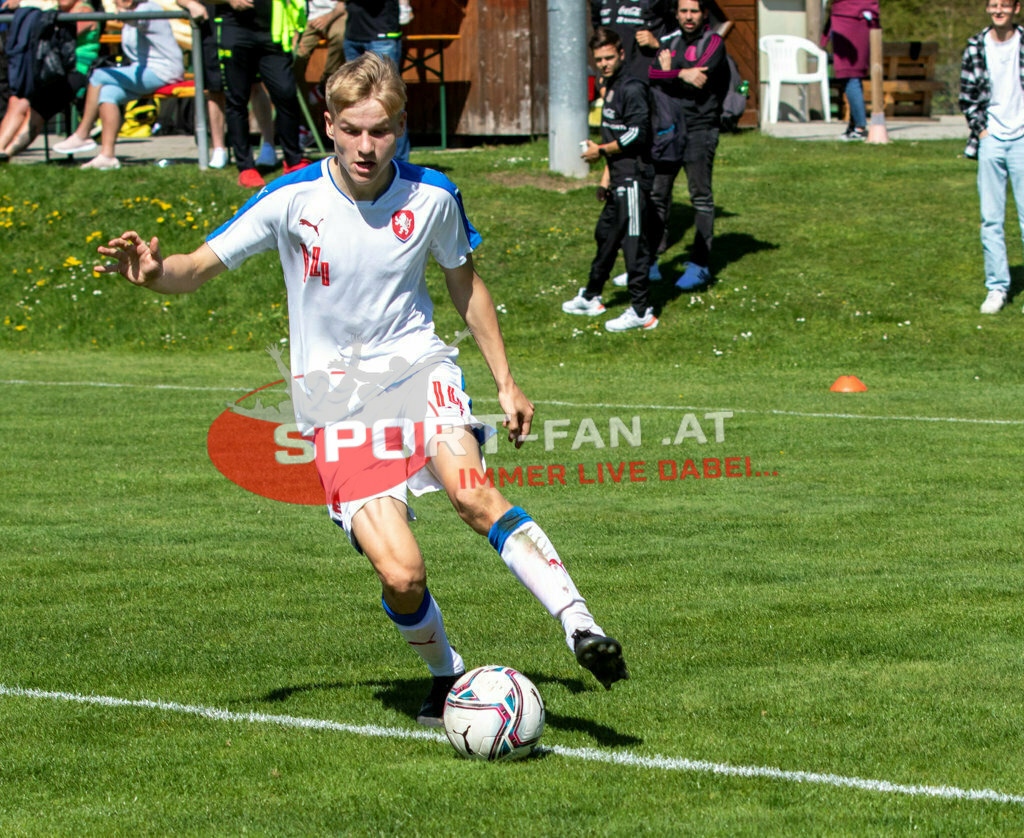 Portugal  U15 -Czech Republic U15 | ONDREJ PENXA (Czech Republic #14) ; Portugal  U15 -Czech Republic U15 am 29.04.2022 in Arnoldstein
(Sportplatz), AUSTRIA, (Photo by Ernst Krawagner sport-fan.at) - Realisiert mit Pictrs.com