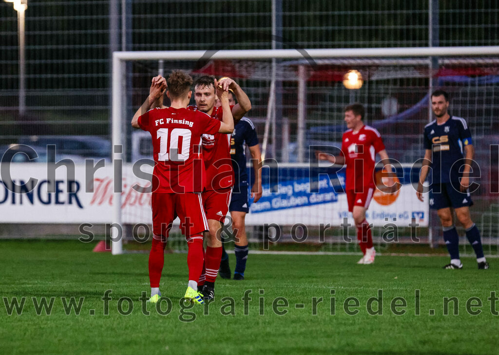 2023-08-22_061_FC_Finsing_gegen_SC_Moosen-Vils | Finsing, Deutschland, 22.08.2023:
Fußball, Kreisliga 2023 / 2024, 5. Spieltag, FC Finsing gegen SC Moosen/Vils, Endergebnis: 5:0

Jubel nach dem Tor zum 3:0 durch Patrick Forchhammer (FC Finsing, #13)
Florian Hölzl (FC Finsing, #10), Patrick Forchhammer (FC Finsing, #13)

Foto: Christian Riedel / fotografie-riedel.net