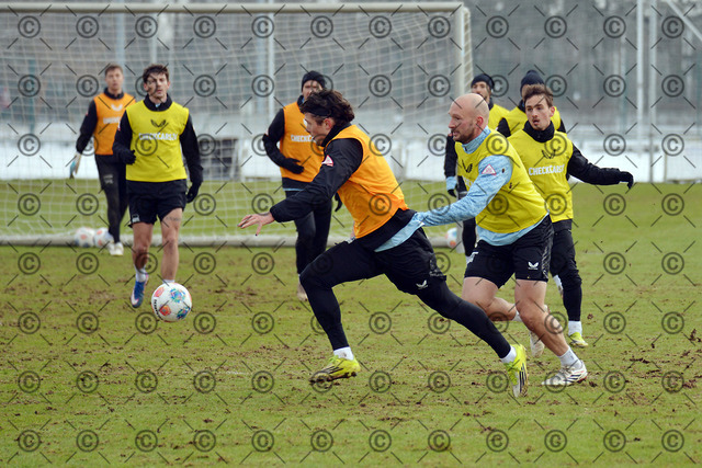 RGE_7906b | Hertha BSC, 2.Bundesliga, Herren, Training, Saison 2025/26, im Bild von li. Fabian Reese ( Hertha BSC ), Toni Leistner ( Hertha BSC ), 18.02. 2026,  Fotograf: Ralf Gebhardt - Realisiert mit Pictrs.com