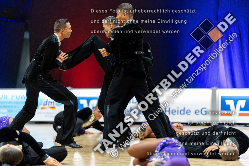 20240113-12235 | Hier finden Sie Tanz Bilder vom Latein und Standard Formationen tanzen. Sportbilder vom Tanzsport. Schöne Fotos und von Weltmeisterschaft, Europameisterschaft, Bundesliga, Regionalliga, Oberliga und Landesliga sowie von GOC Stuttgart, DanceComp, WM Bremen