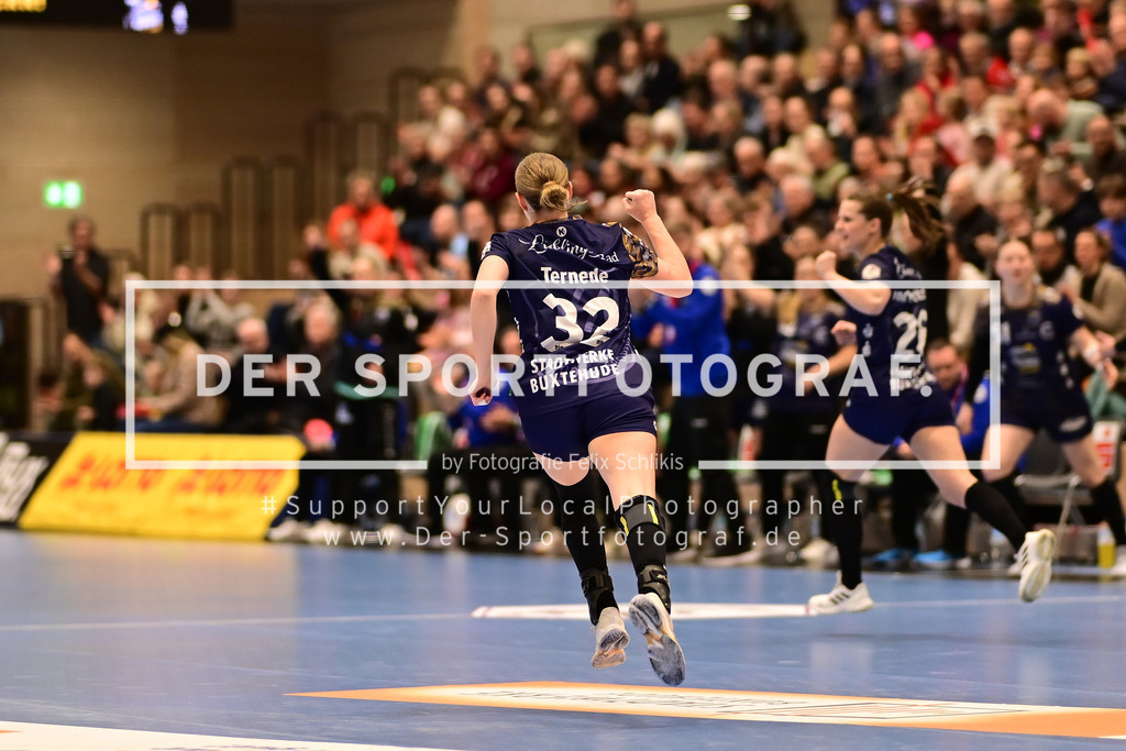 Handball I Frauen I Saison 2025-2026 I 14. HBF I 1. Spieltag I Buxtehuder SV - Sport-Union Neckarsulm I 34172 | Jubel, Begeisterung, Enthusiasmus, Euphorie, Freude, Glücksgefühl, Heiterkeit bei: Isa Ternede (32, Buxtehuder Sportverein) - Realized with Pictrs.com