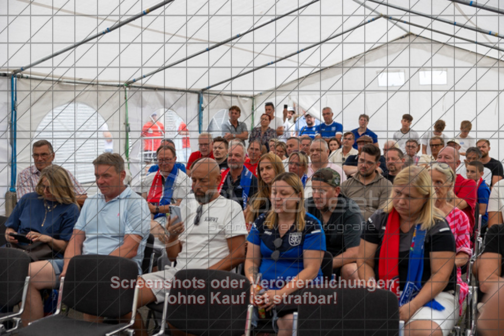 20250706_181130_2486 | #,TSG Salach (blau) vs. 1.FC Heidenheim (rot), Fußball, Freundschaftsspiel - WfV, Saison 2025/2026, Rasensportplatz, Staufenecker Str. 41, 73084 Salach, 06.07.2025 - 15:30 Uhr,Foto: PhotoPeet-Sportfotografie/Peter Harich