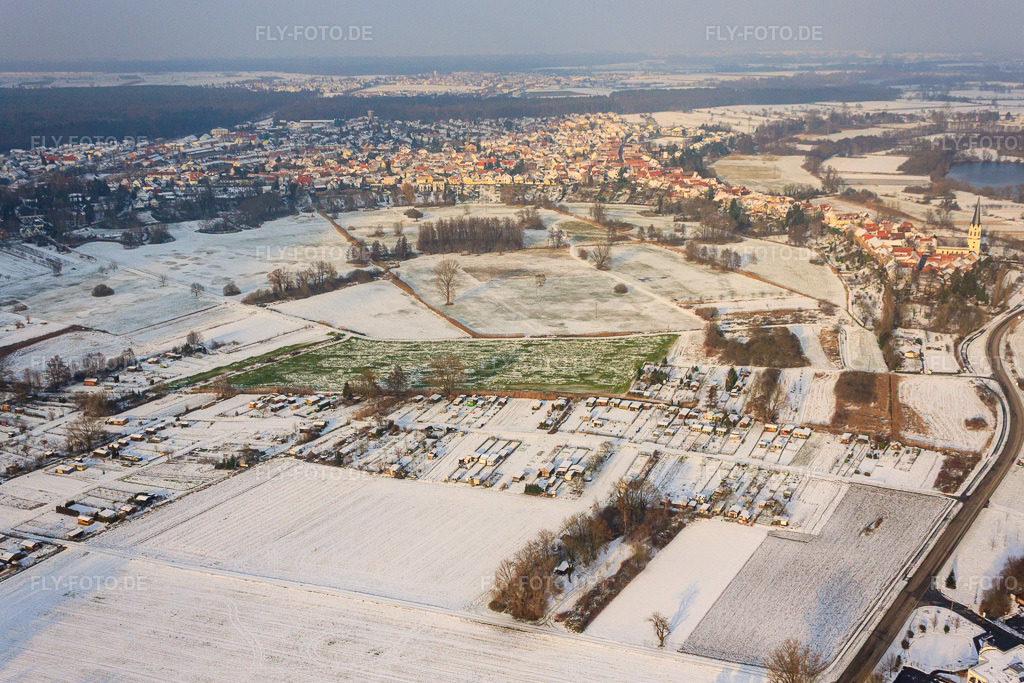 Luftbild: Gartengrundstücke im Winter bei Schnee in Jockgrim im Bundesland Rheinland-Pfalz in Deutschland. Foto: IMG_35802.jpg vom 04.12.2010 durch Werner Riehm/FLY-FOTO.de