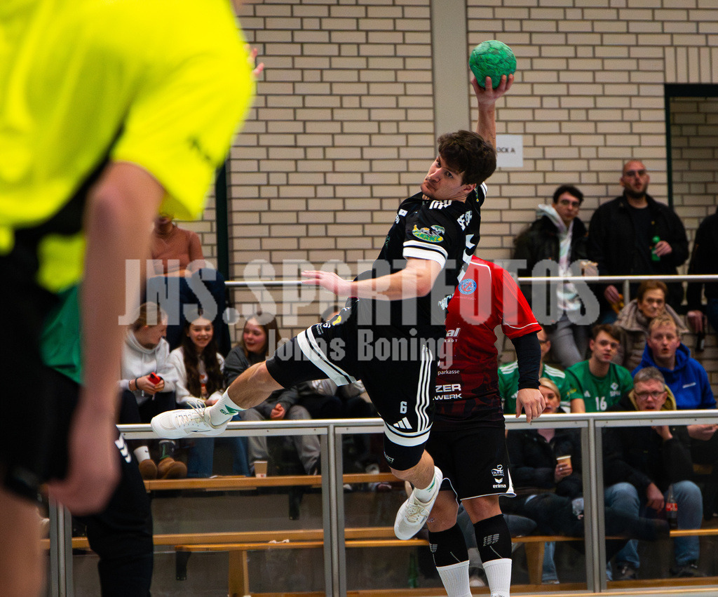 Handball I Herren I Saison 2025-2026 I Verbandsliga West I 13. Runde I SFN Vechta - HSG Varel II I 7782 | Philipp Mackerodt (6, SFN Vechta) - Realisiert mit Pictrs.com