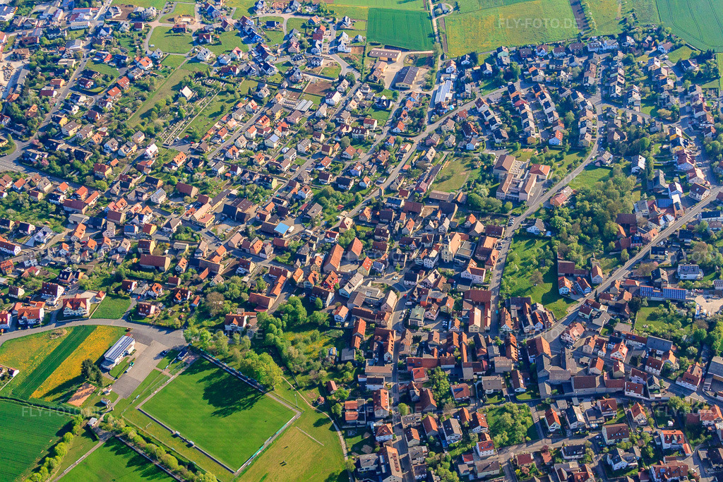 Luftbild: Dorfüberischt in Kleinrinderfeld im Bundesland Bayern in Deutschland. Foto: IMG_57043.jpg vom 08.05.2013 durch Werner Riehm/FLY-FOTO.de