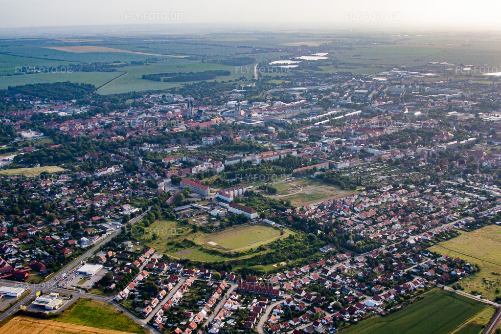Luftbild: Ortsansicht von Südwesten in Halberstadt im Bundesland Sachsen-Anhalt in Deutschland. Foto: IMG_58379.jpg vom 30.06.2013 durch Werner Riehm/FLY-FOTO.de